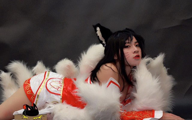 Ngắm nhìn bộ ảnh cosplay Ahri “bỏng mắt” của nữ streamer Ngọc Hân