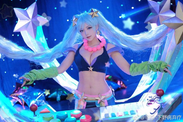 Cùng ngắm cosplay Sona ngực đầy đốn tim game thủ Việt