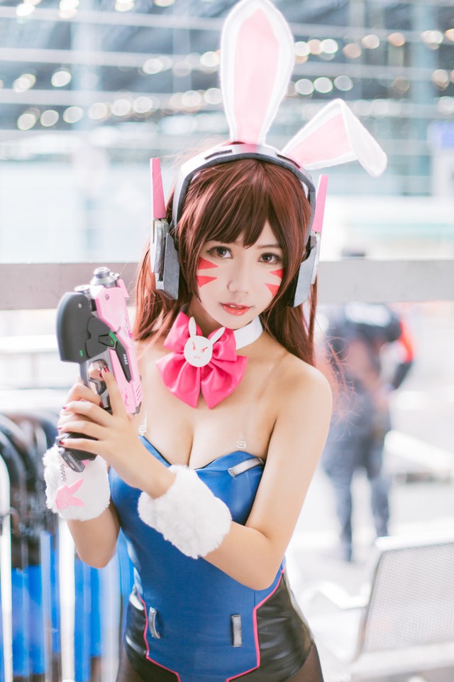 Cosplay nàng D.Va cực gợi cảm khiến bạn không khỏi cảm thấy nóng mắt