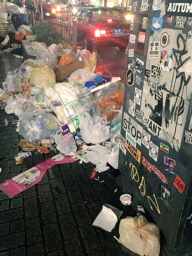  Các góc phố của Shibuya ngập đầy rác 