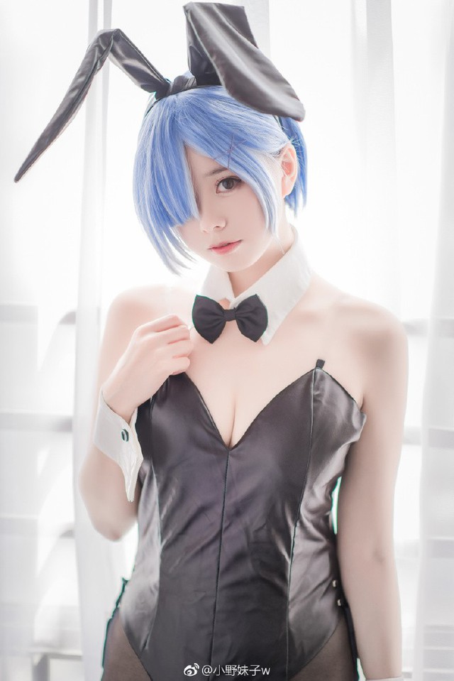 Bỏng mắt với cosplay nàng Rem cực nóng bỏng và gợi cảm trong Re:Zero