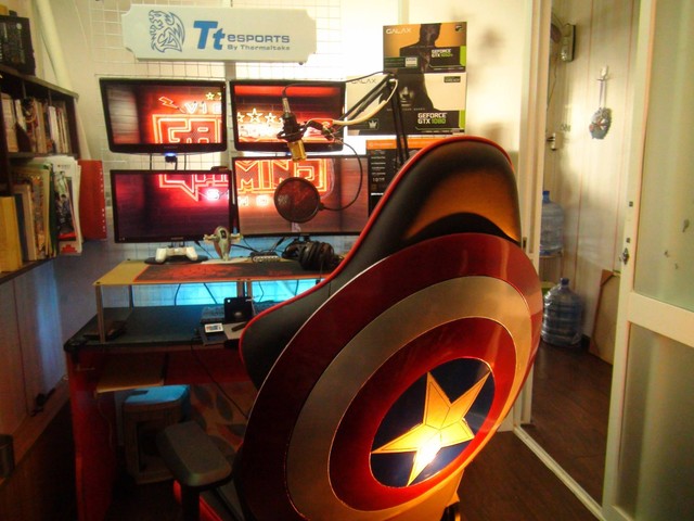 Mê siêu anh hùng, game thủ Việt này chế hẳn ghế gắn khiên Captain America đằng sau