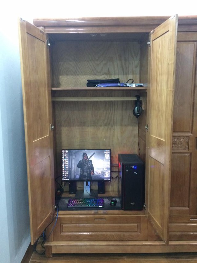 Quỳ với thanh niên Việt Nam trốn bố mẹ mua bộ máy chơi game rồi giấu trong tủ quần áo 