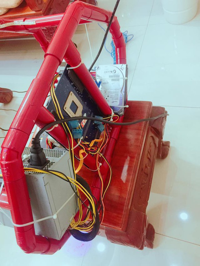 Ấn tượng chiếc PC tự chế bằng ống nước của game thủ Việt, tuy chưa hoàn hảo nhưng vẫn cực chất