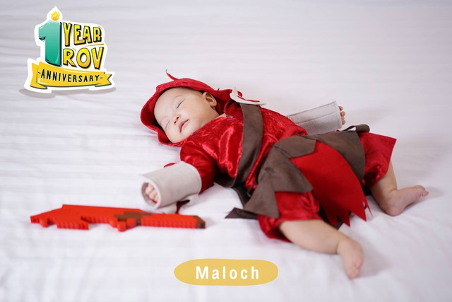 Vì cha mẹ quá đam mê Liên Quân Mobile, cậu bé này được cosplay tướng cực dễ thương