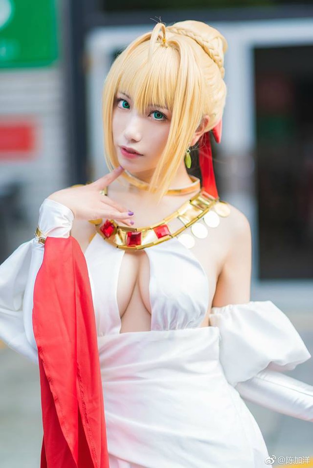 Cùng ngắm cosplay nàng Saber cực nóng bỏng và gợi cảm