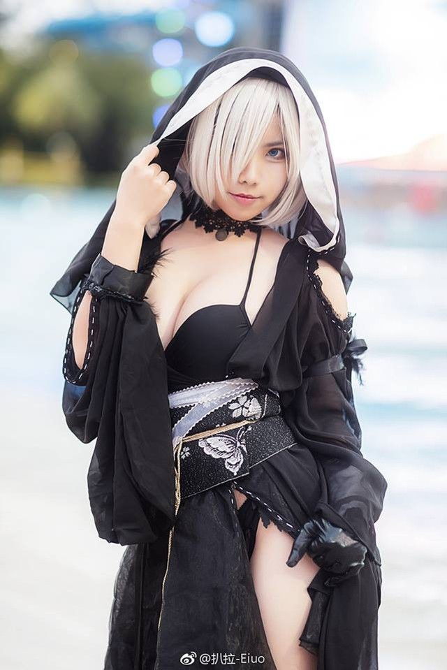 Bỏng mắt với cosplay NieR: Automata cực gợi cảm và quyến rũ