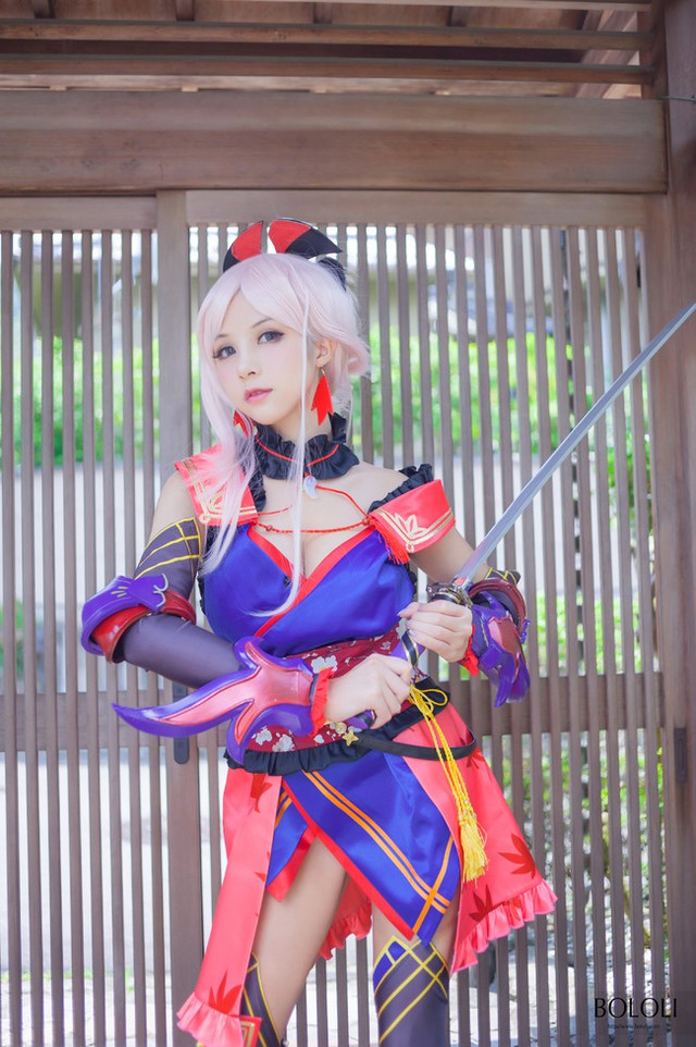 Lại bỏng mắt với cosplay Saber của người đẹp Hạ Mĩ Tương