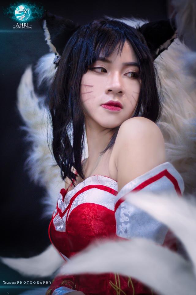 Ngắm nhìn bộ ảnh cosplay Ahri “bỏng mắt” của nữ streamer Ngọc Hân