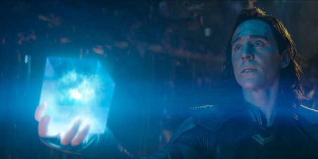  Loki dâng cục Tesseract cho người bí mật 