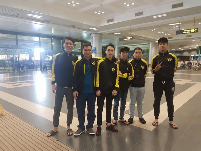  Team Divine Marines Esports đã có mặt tại Hà Nội từ tối ngày hôm qua. 