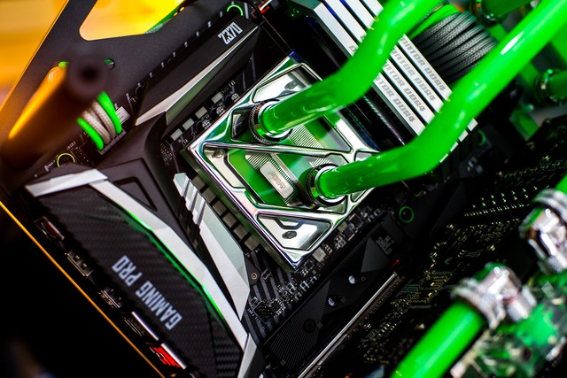 Bộ máy tính độ theo phong cách 'Green Lantern' đẹp tới mức không thể rời mắt 