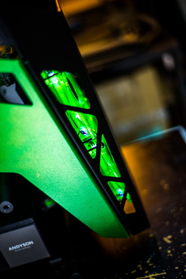 Bộ máy tính độ theo phong cách 'Green Lantern' đẹp tới mức không thể rời mắt 