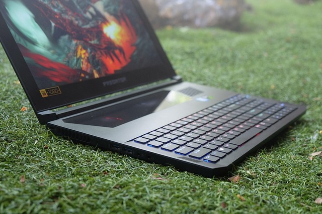 Đập hộp Acer Predator Triton 700, chiếc laptop chơi game hot nhất Việt Nam trong tháng 12