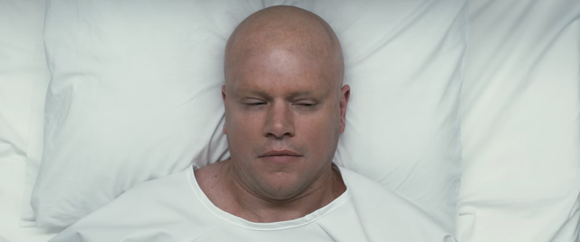 Diễn viên Matt Damon, “gương mặt thân quen” với các khán giả yêu điện ảnh qua 3 phần phim về chàng điệp viên Jason Bourne, The Great Wall (2016), The Martian (2015), Interstellar (2014)… và mới đây nhất là Suburbicon (2017) bất ngờ xuất hiện với quả đầu “sư cọ mốc”