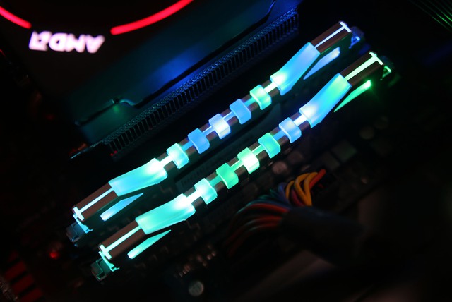  Bộ RAM này có hệ thống chuyển màu hết sức đẹp mắt và ấn tượng. 