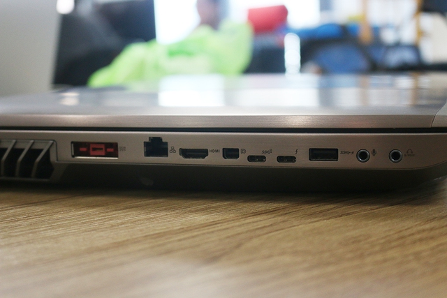 Asus ROG GX800: Laptop tản nước, giá 155 triệu, hai card 1080 thế này thì đến máy bàn cũng phải nể!