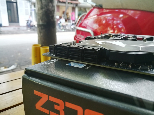 Đập hộp Gigabyte Z370 Aorus Gaming 7, bo mạch chủ high end mới ra mắt game thủ Việt
