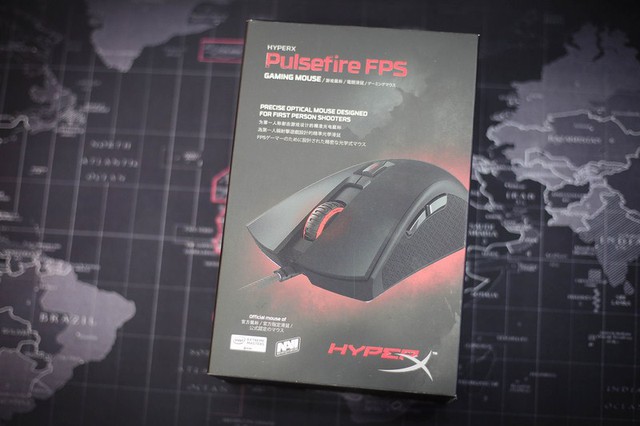  Vỏ hộp của Kingston HyperX Pulsefire FPS khá đẹp mắt với hình ảnh chú chuột được in trên vỏ. 