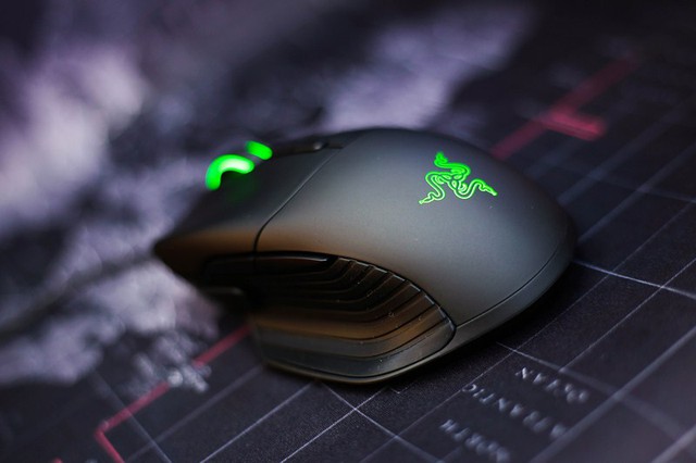 Đập hộp Razer Basilisk 5G tại Việt Nam - Chuột chiến game siêu cấp cho PUBG