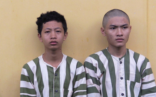 Mến (bìa trái) và Bảo.