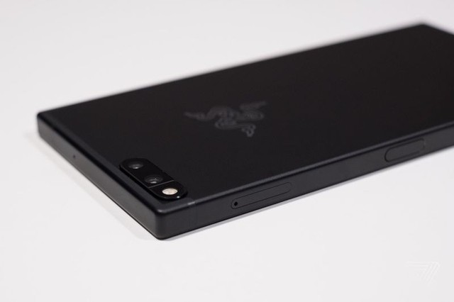 Razer Phone chính thức ra mắt, RAM 8GB, màn hình 120HZ đầu tiên trên thế giới: smartphone chơi game đỉnh cao là đây!