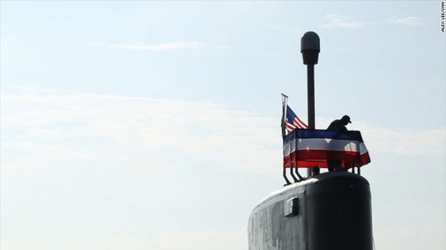  Cột cảm biến quang tử trên tàu ngầm John Warner. (Ảnh: CNN) 