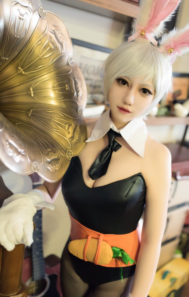 Nóng mắt với cosplay Riven Thỏ Ngọc cực gợi cảm trong Liên Minh Huyền Thoại