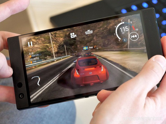 Cận cảnh Razer Phone 2: Mặt lưng bằng kính, logo phát sáng hiệu ứng Chroma, kích thước không thay đổi - Ảnh 5.