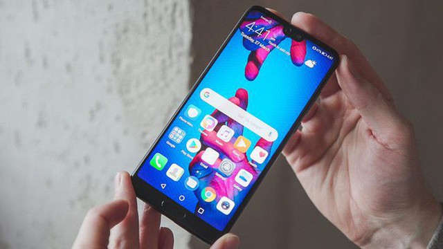 Chuyện thật khó tin: Huawei P20 vẫn sống sót, mở khóa gương mặt, vào mạng trơn tru sau khi rơi từ độ cao 50 mét - Ảnh 1.