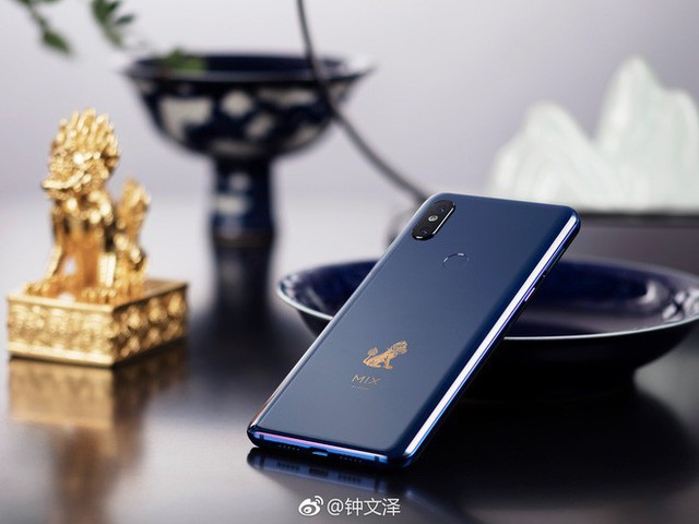  Cận cảnh Xiaomi Mi Mix 3: Màn hình trượt độc đáo, chiếm tỷ lệ 93,4% mặt trước, thiết kế cao cấp, phiên bản “Tử Cấm Thành” in hình kỳ lân - Ảnh 11.