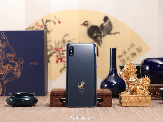  Cận cảnh Xiaomi Mi Mix 3: Màn hình trượt độc đáo, chiếm tỷ lệ 93,4% mặt trước, thiết kế cao cấp, phiên bản “Tử Cấm Thành” in hình kỳ lân - Ảnh 12.