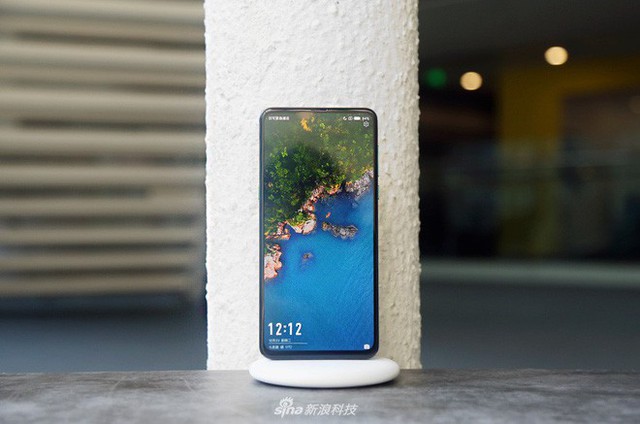  Cận cảnh Xiaomi Mi Mix 3: Màn hình trượt độc đáo, chiếm tỷ lệ 93,4% mặt trước, thiết kế cao cấp, phiên bản “Tử Cấm Thành” in hình kỳ lân - Ảnh 5.