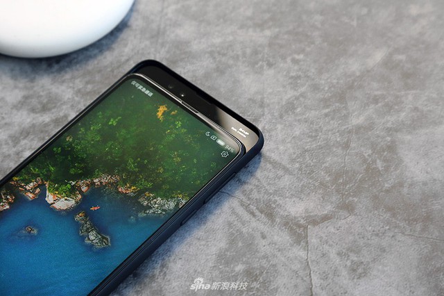  Cận cảnh Xiaomi Mi Mix 3: Màn hình trượt độc đáo, chiếm tỷ lệ 93,4% mặt trước, thiết kế cao cấp, phiên bản “Tử Cấm Thành” in hình kỳ lân - Ảnh 6.