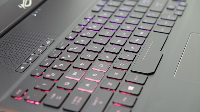 Laptop chơi game Asus ROG Zephyrus M - Mạnh mẽ lại mỏng nhẹ hợp thời trang nhưng vẫn chưa đủ - Ảnh 8.