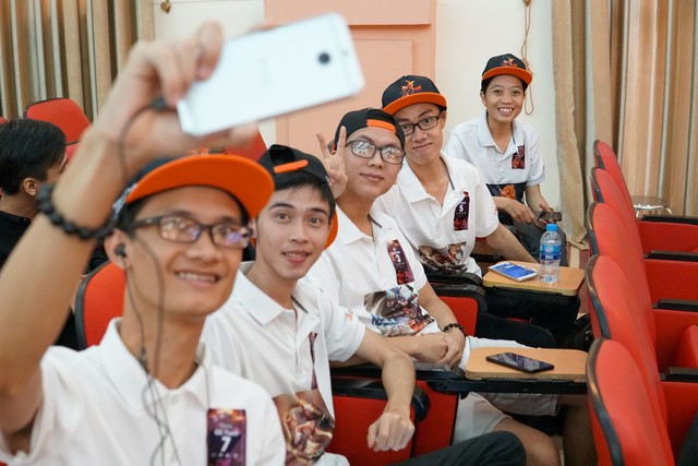 Chạy rong khắp 3 tỉnh thành thi đấu, cuối cùng team Liên Quân Mobile này cũng một lần vô địch - Ảnh 8.