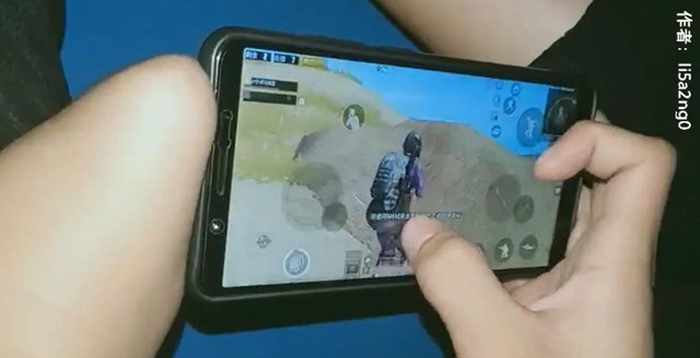 Dù chỉ có một tay, nhưng game thủ này vẫn quẩy PUBG Mobile cực nghề - Ảnh 1.