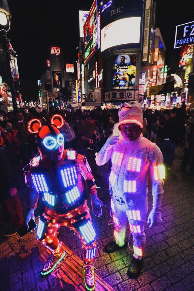 Đêm Halloween tại Nhật Bản biến thành cuộc hỗn chiến đường phố - Ảnh 2.