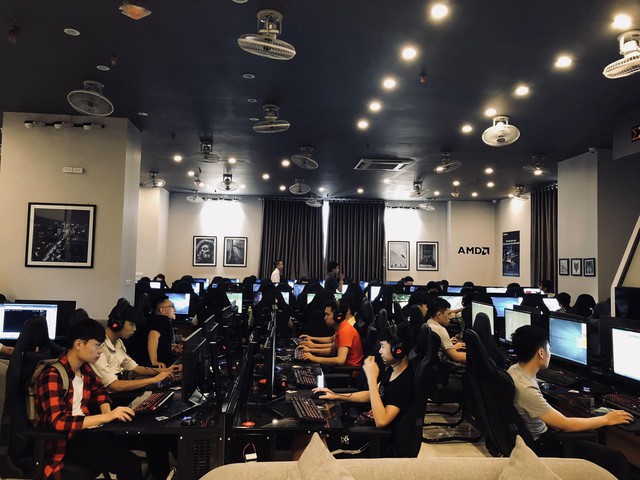 Toàn cảnh KOW Gaming Center cơ sở 3 ngày khai trương: Không còn một chỗ trống, ông chủ KingOfWar phải phục vụ đến cạn cả mana - Ảnh 7.