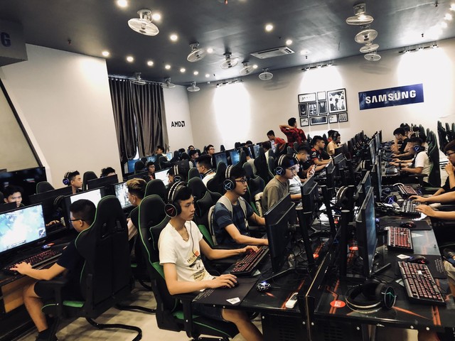 Toàn cảnh KOW Gaming Center cơ sở 3 ngày khai trương: Không còn một chỗ trống, ông chủ KingOfWar phải phục vụ đến cạn cả mana - Ảnh 8.