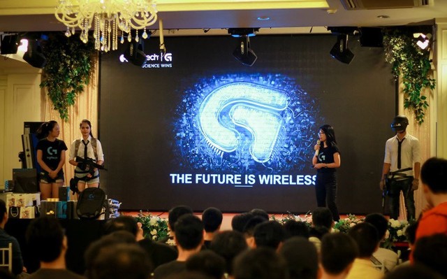 LOGITECH ra mắt hai sản phẩm mới: sạc không dây Powerplay và tai nghe G933 - Ảnh 1.