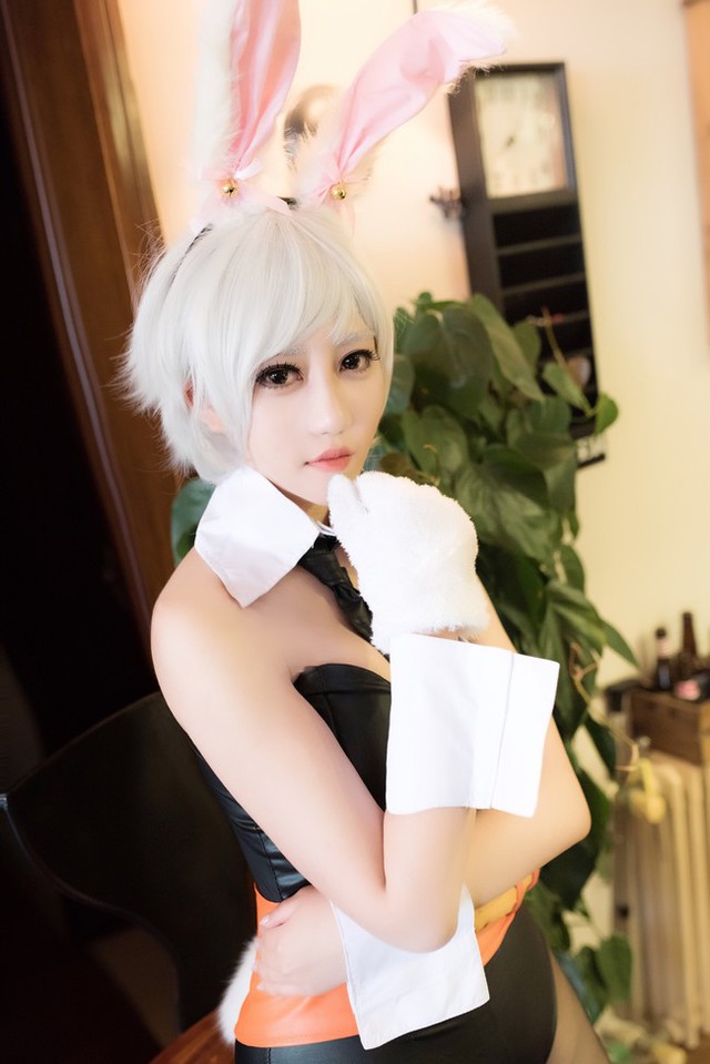 Nóng mắt với cosplay Riven Thỏ Ngọc cực gợi cảm trong Liên Minh Huyền Thoại