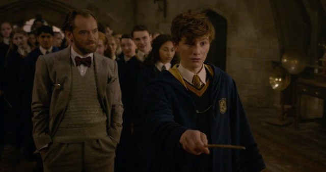 7 chi tiết quan trọng của Harry Potter được cài cắm trong Fantastic Beasts 2 chỉ fan cứng mới có thể nhận ra - Ảnh 4.