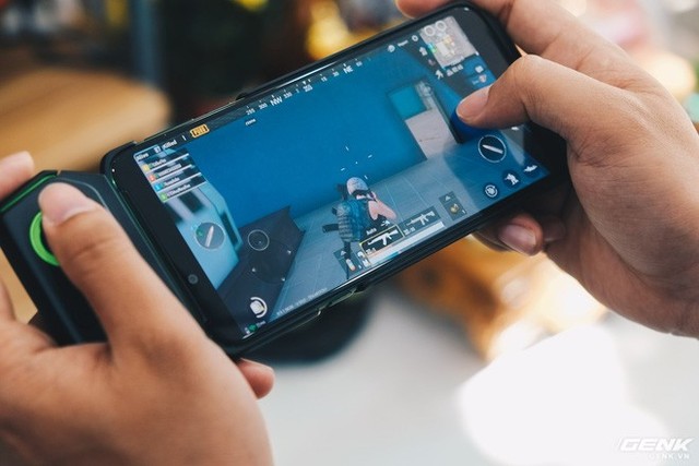 Trên tay smartphone chuyên game Black Shark Helo mới về VN: RAM 10GB, LED RGB, có sẵn tay cầm trong hộp - Ảnh 27.
