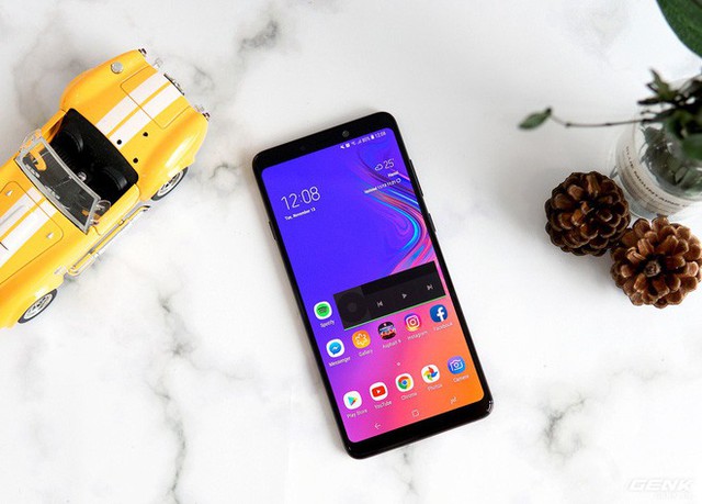 Trải nghiệm nhanh Galaxy A9 tại Việt Nam: 4 camera, mặt lưng đổi màu và hơn thế nữa! - Ảnh 8.