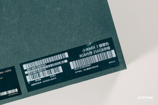 Mở hộp và trên tay Xiaomi Mi Mix 3 mới về VN: Thiết kế trượt độc đáo, cấu hình mạnh, tặng kèm sạc không dây - Ảnh 2.