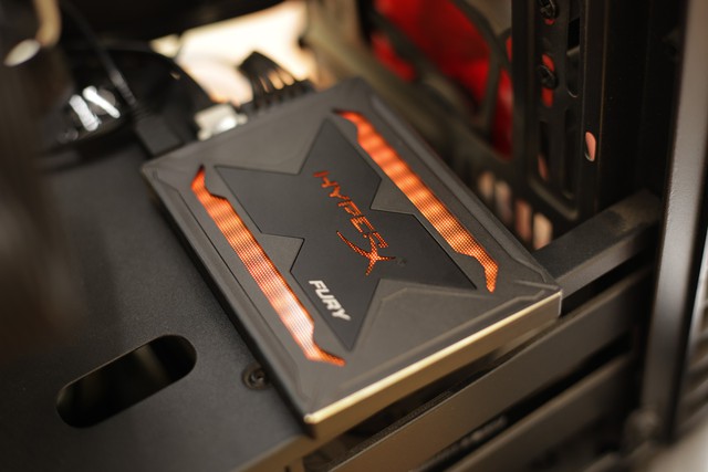 Kingston HyperX Fury RGB - Chỉ là SSD tốc độ cao thôi mà, có cần phải đẹp đến thế này không? - Ảnh 11.
