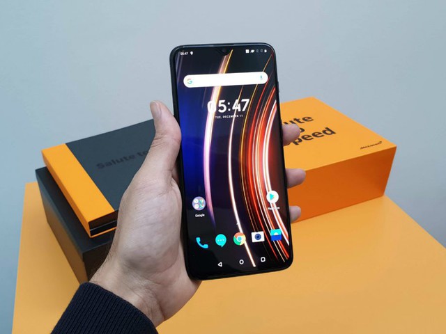 OnePlus 6T McLaren Edition - Điện thoại 10GB RAM chỉ hơn 15 triệu đồng đang cháy hàng chỉ sau 1 phút mở bán - Ảnh 2.