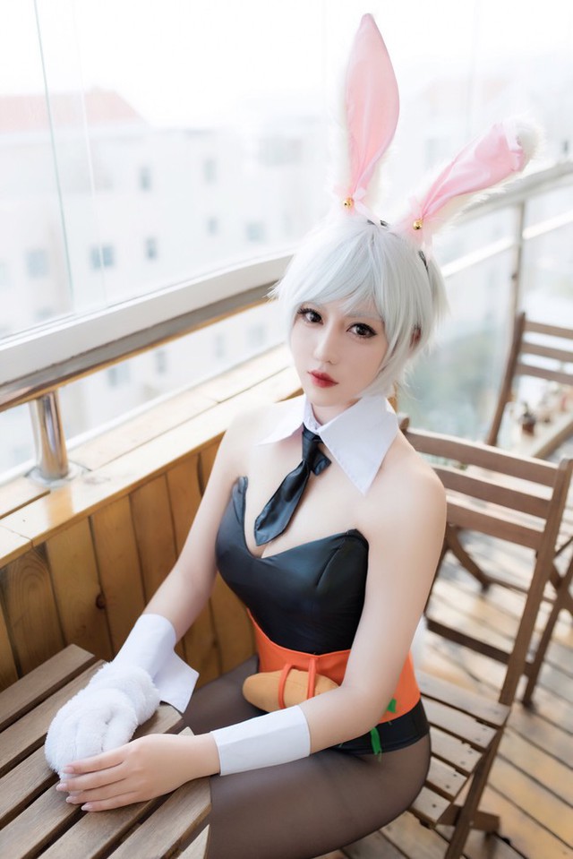 Nóng mắt với cosplay Riven Thỏ Ngọc cực gợi cảm trong Liên Minh Huyền Thoại