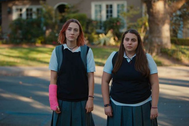 Julie chính là người bạn chân thành mà Lady Bird may mắn có được.